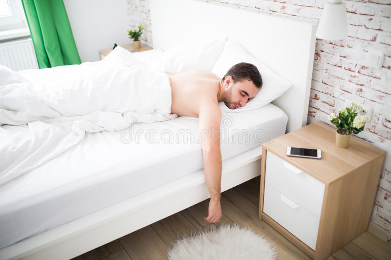 ¿Cómo prevenir las caídas de la cama?